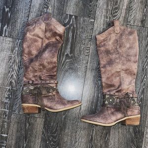 Not Rated Boots size 8